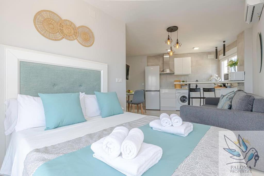 Wonderful Studio Apartment On The Beachfront Benalmádena Exterior foto